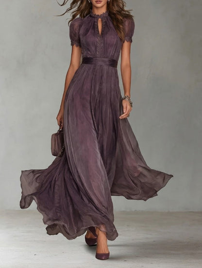 Flavia – Vestido Largo Morado con Escote Lágrima y Encaje