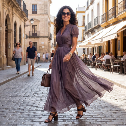 Flavia – Vestido Largo Morado con Escote Lágrima y Encaje