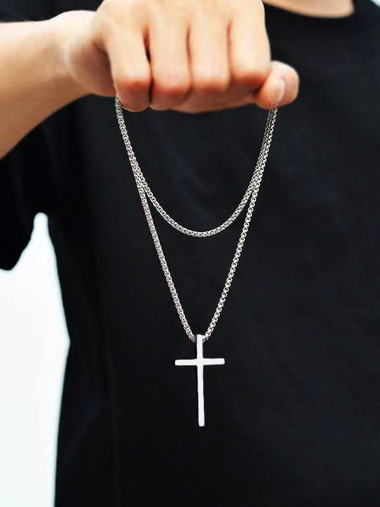 Chaîne avec pendentif croix simple