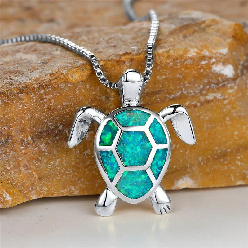 Collar con colgante de tortuga en ópalo de fuego verde vintage