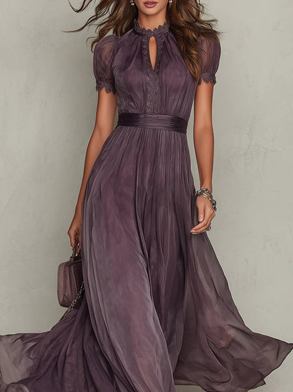 Flavia – Vestido Largo Morado con Escote Lágrima y Encaje