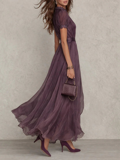 Flavia – Vestido Largo Morado con Escote Lágrima y Encaje