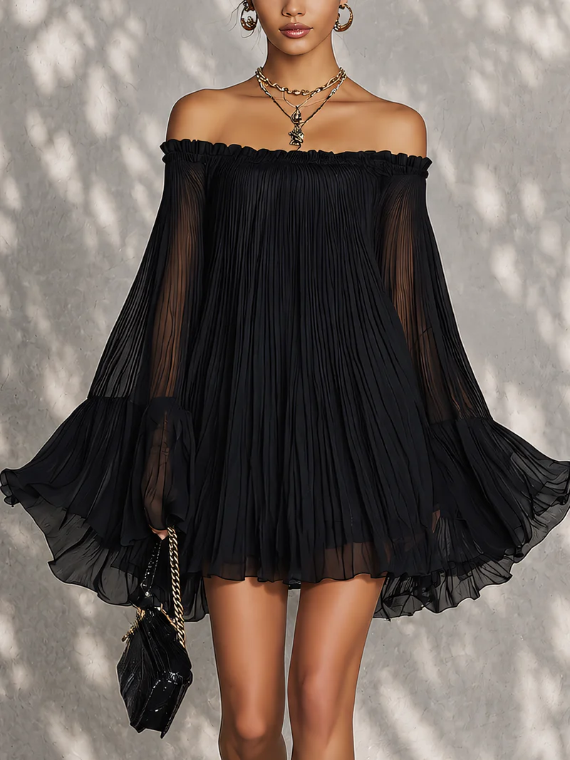 Miriana | Vestido corto negro con hombros al descubierto, mangas acampanadas y plisado