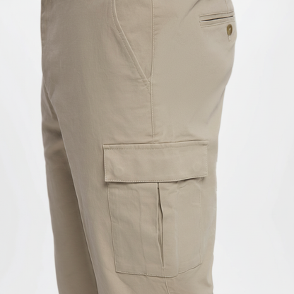 Detalle bolsillo lateral cargo beige mejorado