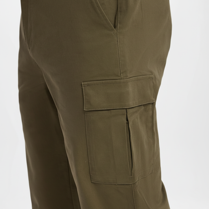 Detalle bolsillo lateral cargo verde oliva mejorado
