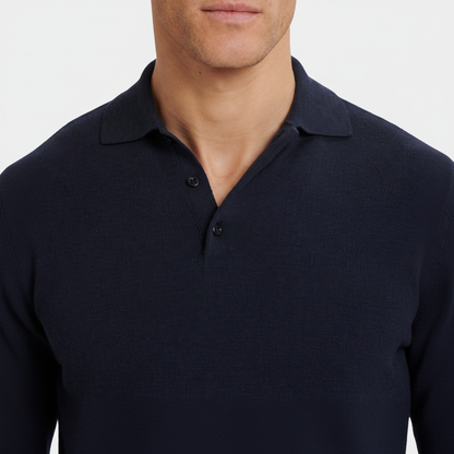 Detalle frontal cuello polo azul marino mejorado