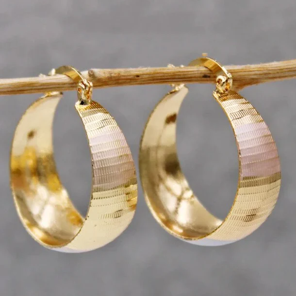 Pendientes de oro de lujo refinado