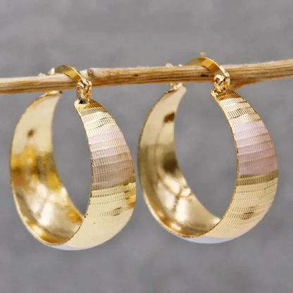 Pendientes de oro de lujo refinado