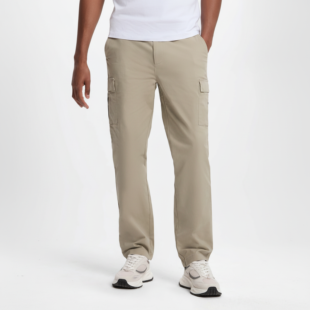 Pantalones cargo beige vista frontal mejorado