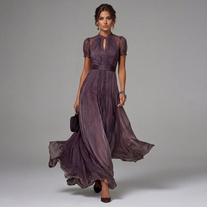 Flavia – Vestido Largo Morado con Escote Lágrima y Encaje