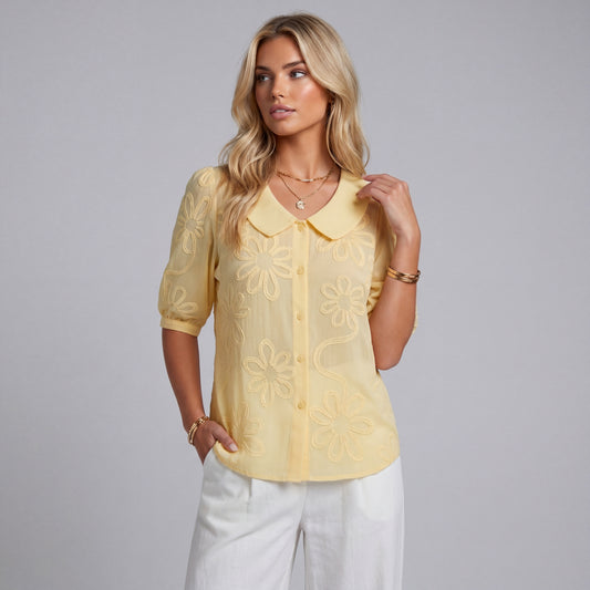 Blouse brodée florale