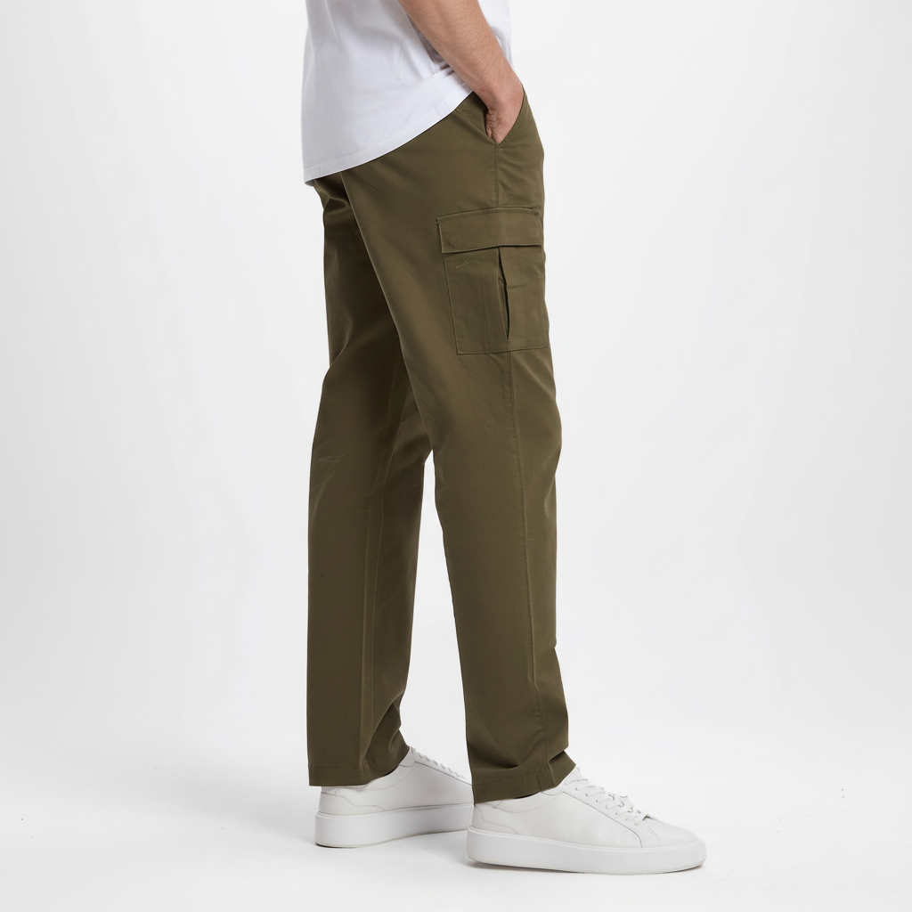 Vista lateral-trasera pantalones cargo verde oliva mejorado