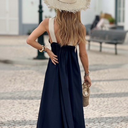 Vista trasera vestido azul con accesorios